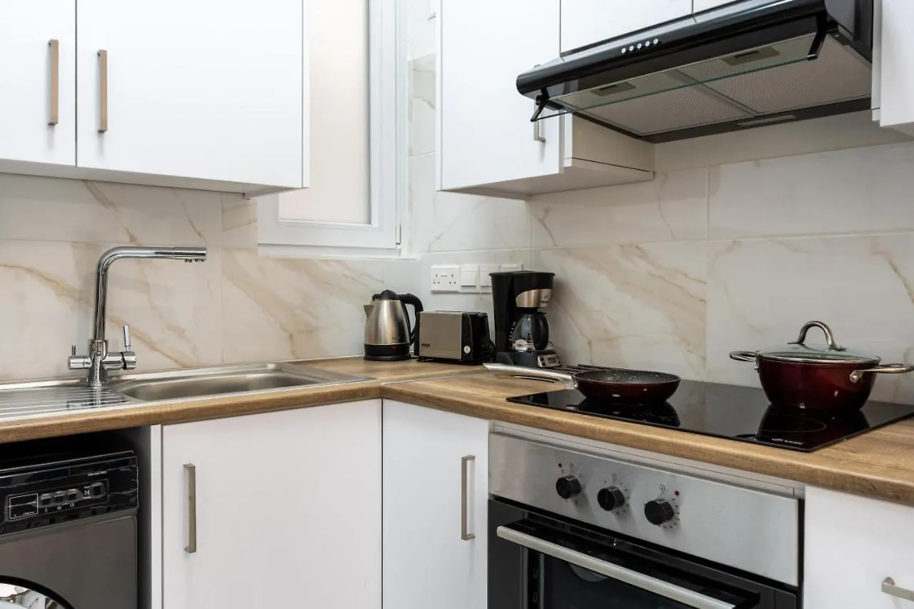 Vibe - 1 Bedroom Apartment W Balcony In 라르나카