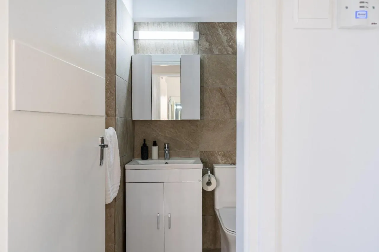 Vibe - 1 Bedroom Apartment W Balcony In 라르나카