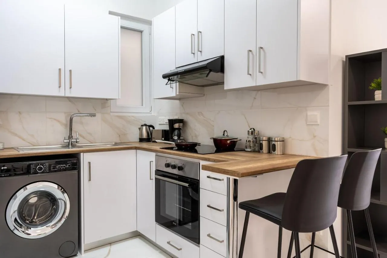 Vibe - 1 Bedroom Apartment W Balcony In 라르나카 0*,  키프로스