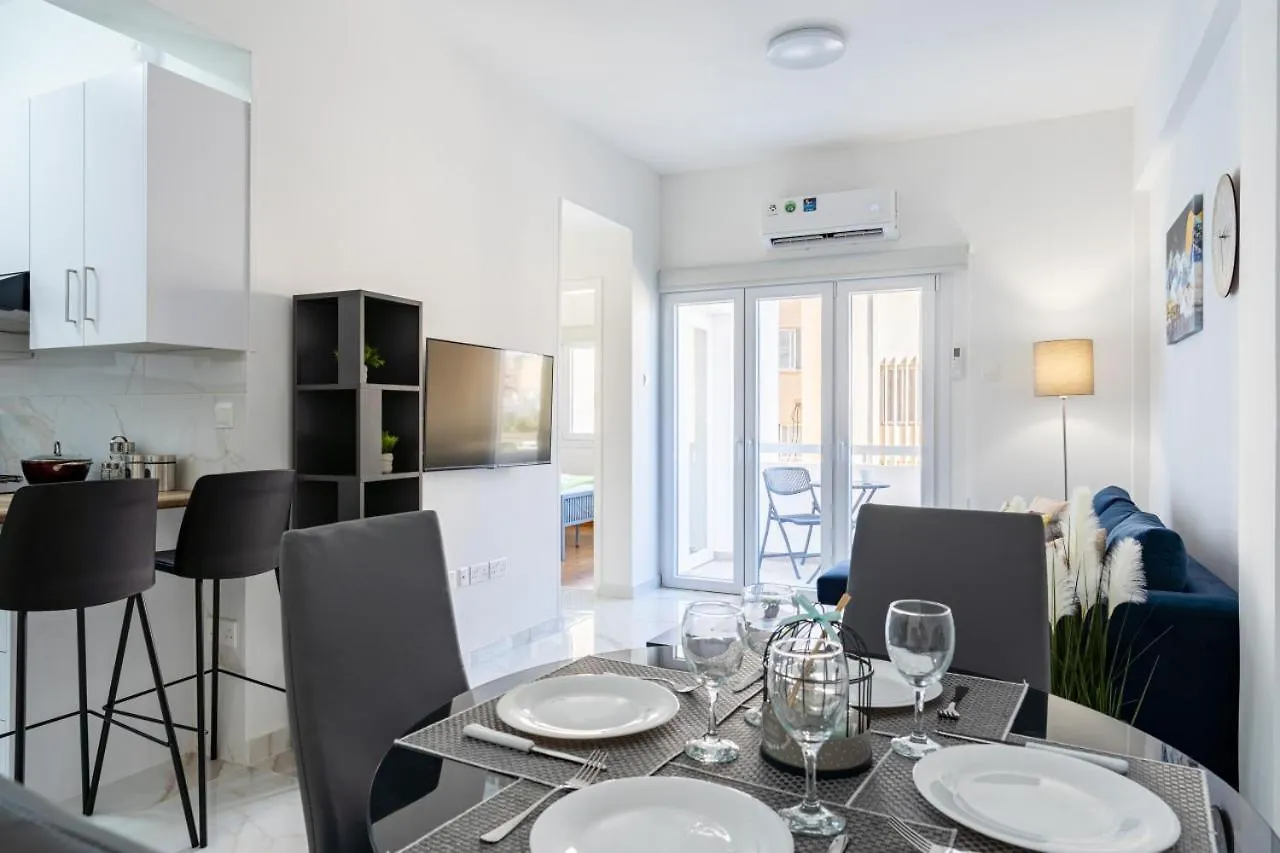Vibe - 1 Bedroom Apartment W Balcony In 라르나카